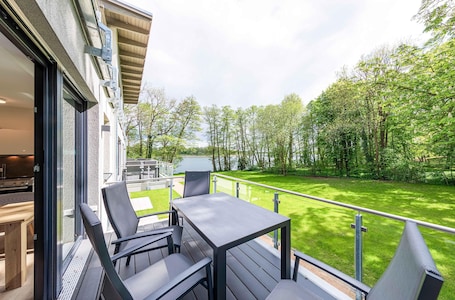 Outdoor dining. Vacation apartment "Silberreiher" with balcony in Krakow am See