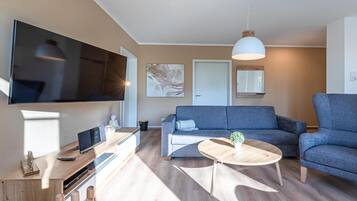 TV, fireplace, stereo