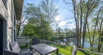 5-star vacation apartment "Honigbiene" with a side view of Lake Krakow