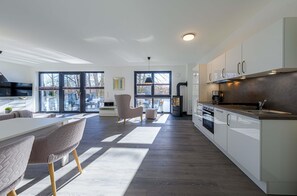 Réfrigérateur, four, plaque de cuisson, lave-vaisselle