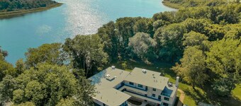 5-star vacation apartment "Rotmilan" with balcony and view of Lake Krakow