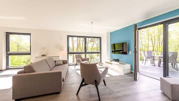 TV, fireplace, stereo