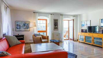 Fernseher, DVD-Player, Stereoanlage