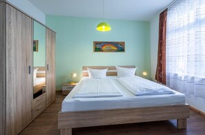 1 bedroom, free WiFi, bed sheets - Vacation apartment Grüner Salon in the old town of Waren (Müritz) (Waren (Müritz))