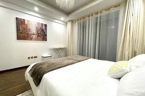 2 bedrooms, iron/ironing board, WiFi, bed sheets - Cozy & Unique 2 BR Apt near Yaya Center

 (Nairobi)