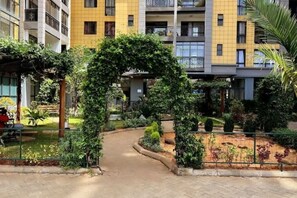 Property grounds - Cozy & Unique 2 BR Apt near Yaya Center

 (Nairobi)