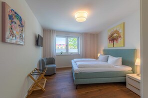 2 bedrooms, free WiFi, bed sheets - 5-star vacation apartment Müritzoase in the harbor residence Waren (Waren (Müritz))