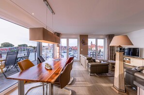 TV, DVD-spiller og stereoanlegg