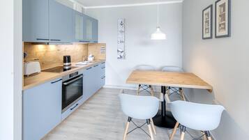 Kühlschrank, Ofen, Herdplatte, Geschirrspüler