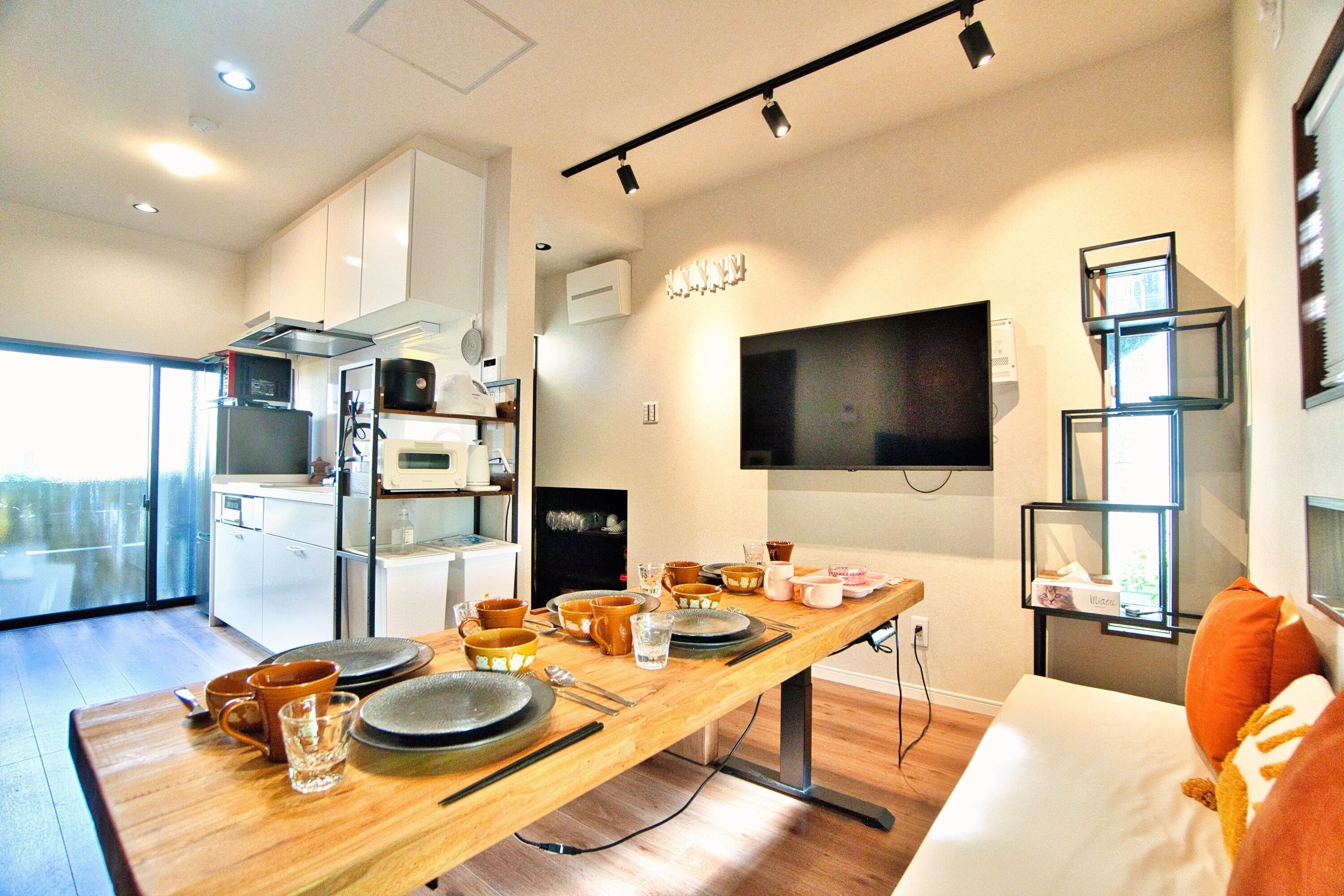 一棟貸しロフト付き 禁煙 | 専用キッチン | 大型冷蔵庫、電子レンジ、オーブン、コンロ