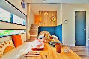 Hus, ikke-røyk (Private vacation home with loft) | Oppholdsområde | En 50-tommers Flatskjerm-TV med digitale kanaler