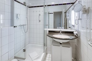 Shower, hair dryer, towels - Vacation apartment Krosse Krabbe in the Baltic seaside resort of Zingst (Zingst)