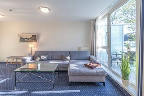 Fernseher, Stereoanlage