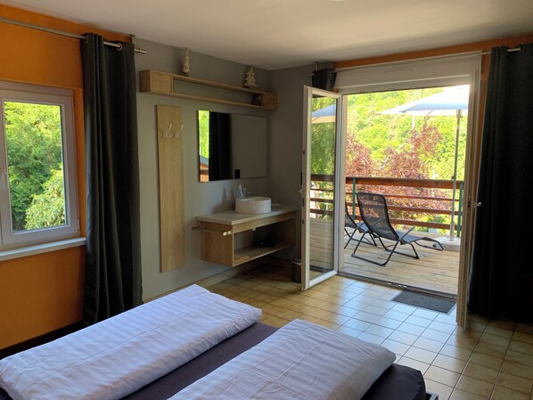 4 chambres, fer et planche à repasser, Wi-Fi gratuit, draps fournis