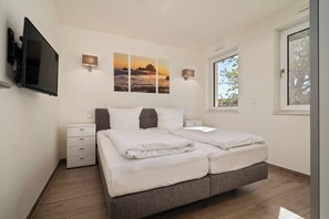 2 bedrooms, iron/ironing board, free WiFi, bed sheets - 5-star vacation apartment Müritz Utkiek in the harbor residence Waren (Müritz) (Waren (Müritz))