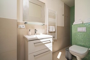 Hair dryer, towels - 5-star vacation apartment Müritz Utkiek in the harbor residence Waren (Müritz) (Waren (Müritz))