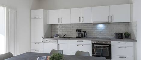 Refrigerador, horno, placa de cocina, lavavajillas