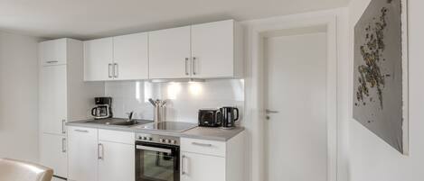 Fridge, oven, stovetop, dishwasher