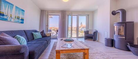 Televisión, chimenea, estéreo