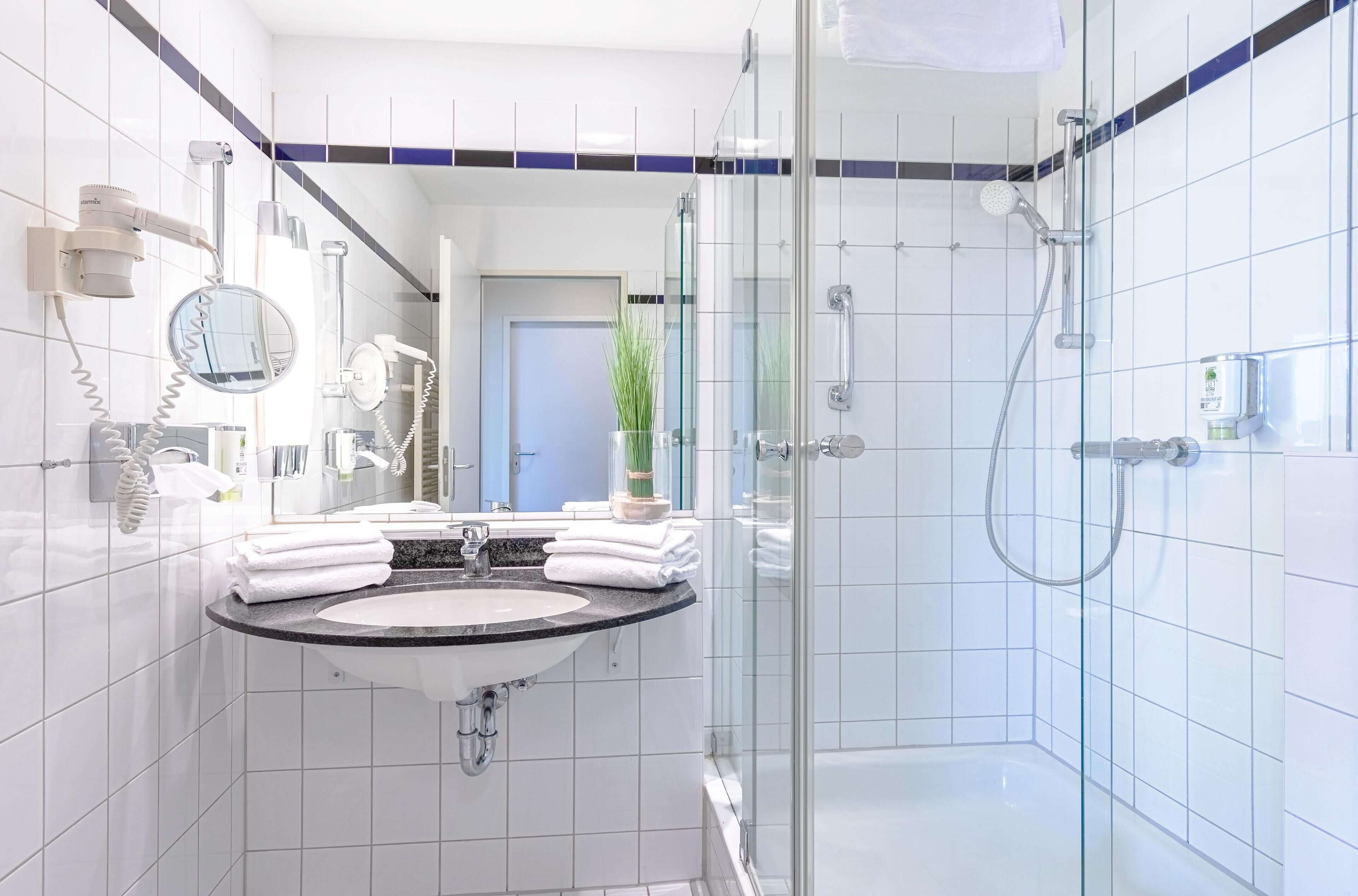 Shower, hair dryer, towels