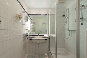Dusche, Haartrockner, Handtücher