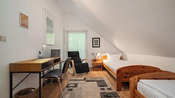 2 bedrooms, desk, free WiFi, bed sheets