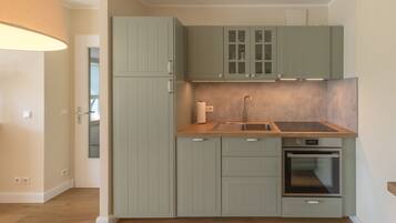 Geladeira, micro-ondas, fogão, cooktop