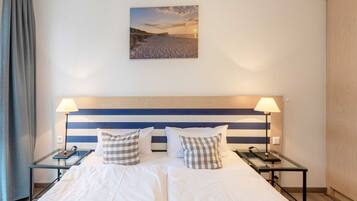 1 bedroom, desk, free WiFi, bed sheets