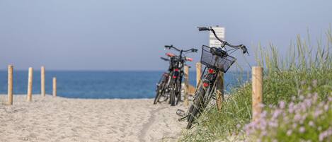 Una spiaggia nelle vicinanze