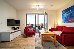 TV, stereo - Vacation apartment feel-good oasis with panoramic views and right next to the spa (Waren (Müritz))