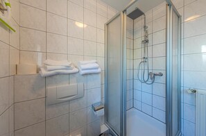 Shower, hair dryer, towels