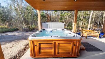 Tina de hidromasaje al aire libre