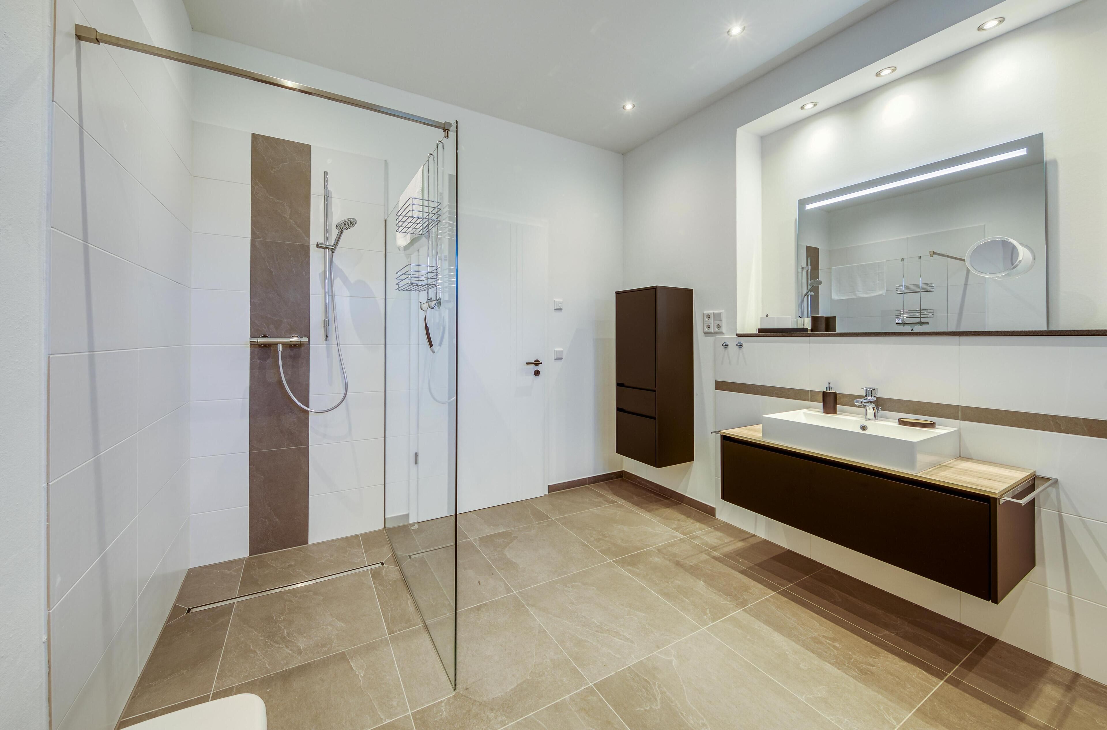 Dusche, Haartrockner, Bidet, Handtücher