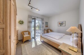 1 slaapkamer, een strijkplank/strijkijzer, gratis wifi, beddengoed