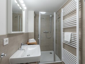 تجهيزات دش، مجففات شعر، مناشف