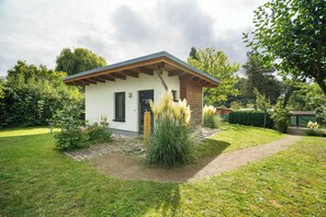 Exterior - "Kleine Sommerliebe" Vacation Home in Waren (Müritz) with a Large Terrace (Waren (Müritz))