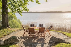 Outdoor dining - Vacation apartment Haus am See on Lake Torgelow (Torgelow am See)