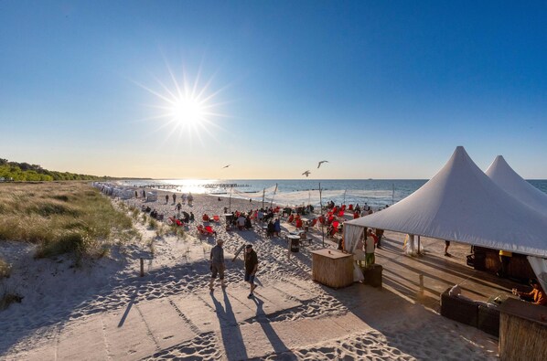 بالقرب من الشاطئ