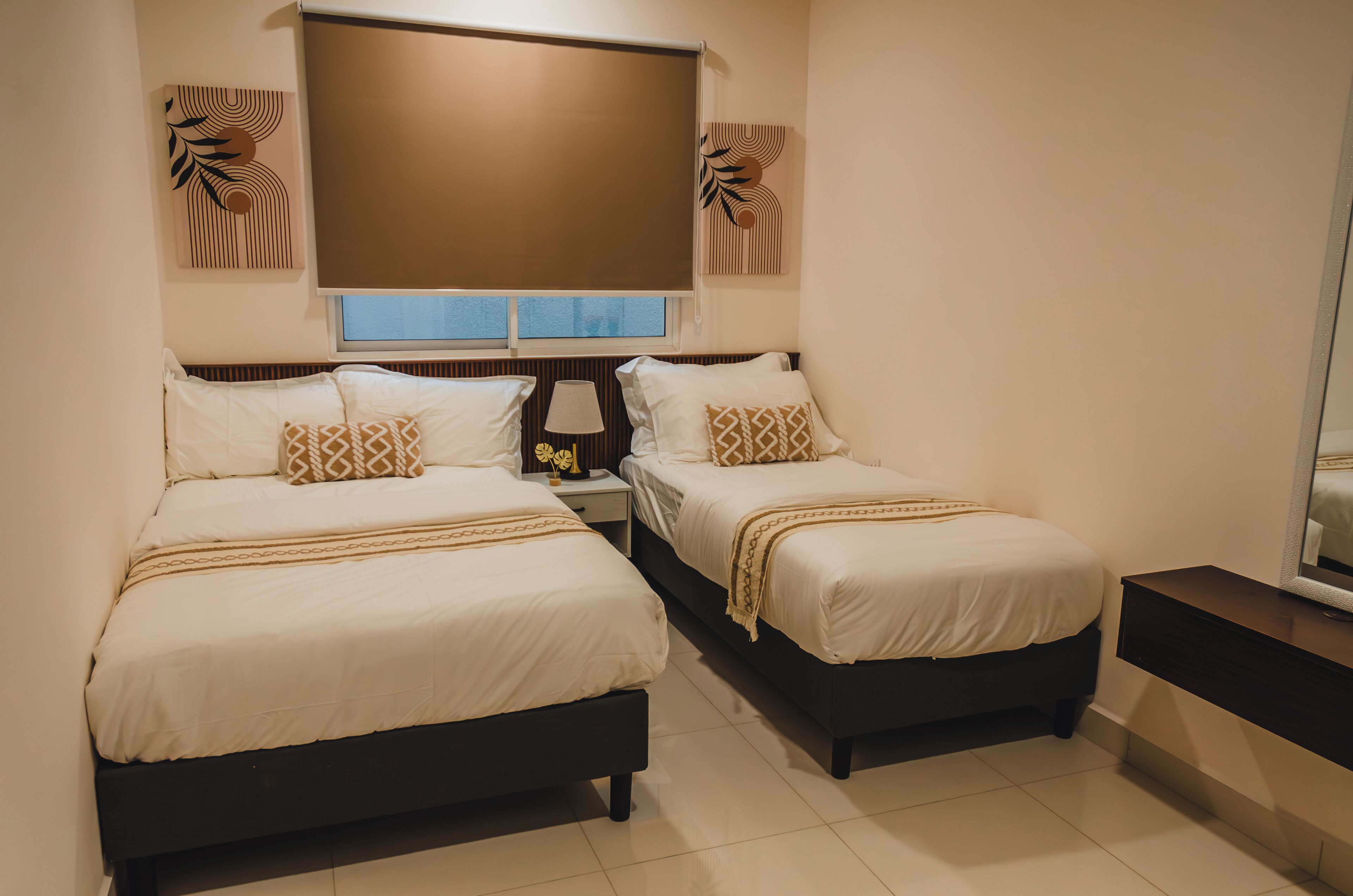 3 slaapkamers, een kluis op de kamer, een strijkplank/strijkijzer