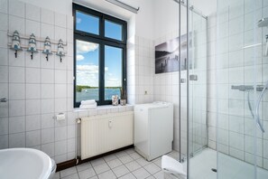 Bruser, hårtørrer, håndklæder