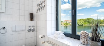 SeaLove vacation apartment with lake view in the monastery town of Malchow