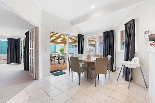 Family Mansion - 5 Bed, 3 Bath, Pool Table, BBQ