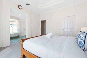 5 chambres, fer et planche à repasser, accès au Wi-Fi (inclus)