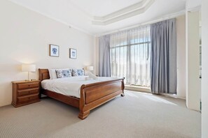 5 chambres, fer et planche à repasser, Wi-Fi gratuit, draps fournis