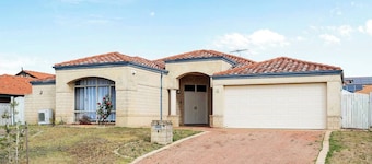 Winthrop Mansion - 5 Bed, 3 Bath, Pool Table, BBQ