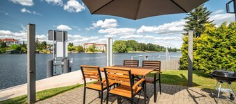Blue Sea vacation apartment in the heart of Malchow with lake view and fireplace
