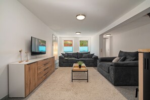 Télévision, cheminée