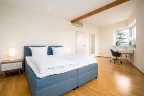 2 bedrooms, free WiFi, bed sheets - Seaside House vacation home with direct lake access and sun terrace (Malchow)