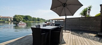 Seaside House vacation home with direct lake access and sun terrace