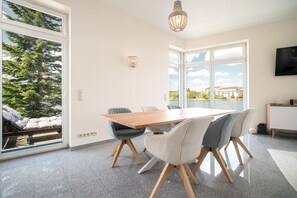 Dining - Seaside House vacation home with direct lake access and sun terrace (Malchow)